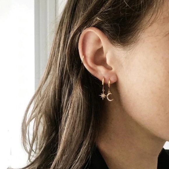 NEW 18K GOLD DIAMOND MOON STAR HOOPS, NICE EARRINGS, CUTE EARRINGS - Picture 8 of 9